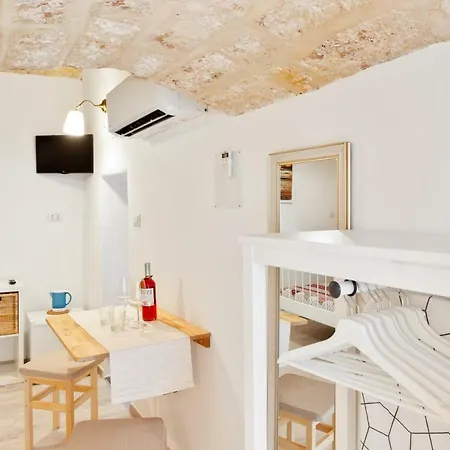 San Nicola Clemente Private Room Bari Exterior foto